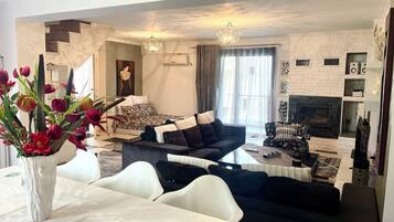 Smart-TV, peis og stereoanlegg