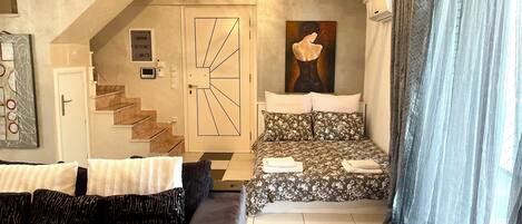 Smart TV, fireplace, stereo