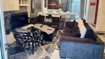 Smart-TV, peis og stereoanlegg