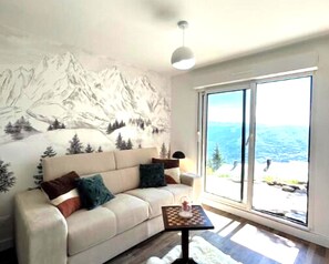 Smart TV, fireplace, books