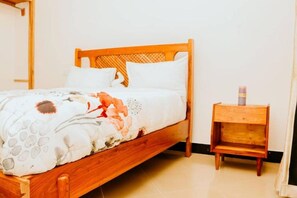 6 bedrooms, iron/ironing board, WiFi, bed sheets
