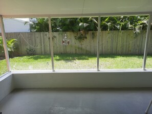 Interior - Cozy 2 bedroom 1.5 bath home close to the beach and lots of local shopping (St. Petersburg)
