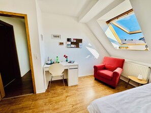 1 bedroom, desk, WiFi, bed sheets