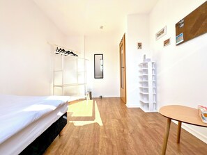 1 bedroom, desk, WiFi, bed sheets