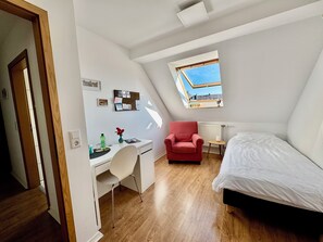 1 bedroom, desk, WiFi, bed sheets