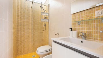 Basic Apartment | Bathroom