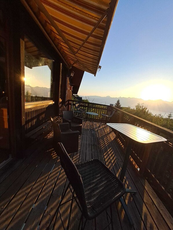 Outdoor dining - Chalet Ô Perchoir du Lac Léman (Thollon-les-Mémises)