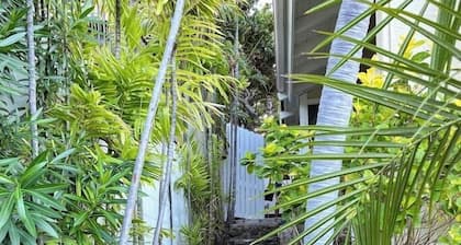 One Bedroom Cottage with kitchenette and private garden