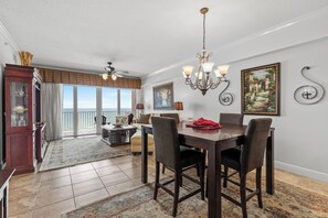 Dining - 🌊Beachfront Penthouse-Pool-Great Location-Sanibel 1104🌊 (Daytona Beach Shores)