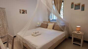 Premium bedding, in-room safe, laptop workspace, WiFi (free)