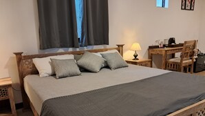 ベーシック ダブルルーム ガーデンビュー | 高級寝具、セーフティボックス (室内)、ノートパソコン用作業スペース、WiFi (無料)