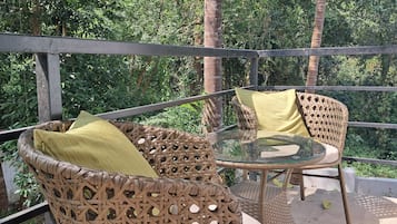 Deluxe Double Room, Garden View | Terrace/patio