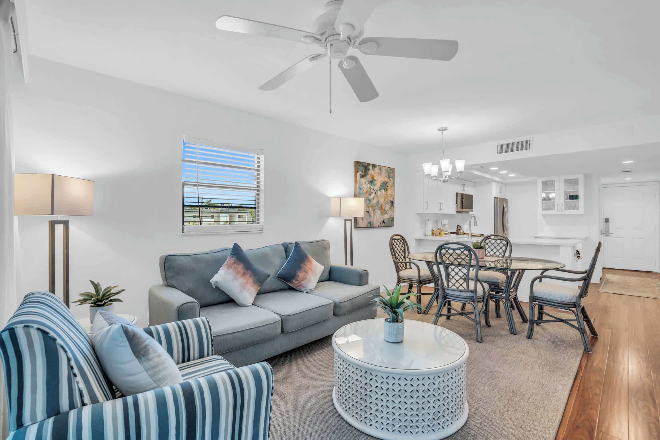 TV, DVD player, escritórios