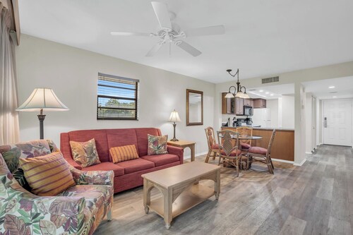 C-224 - End Unit with Private Views & Sleeps 6