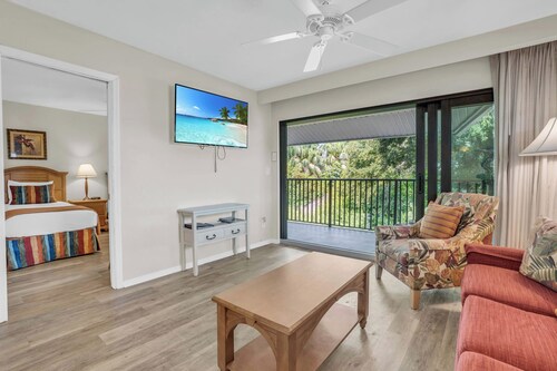 C-224 - End Unit with Private Views & Sleeps 6
