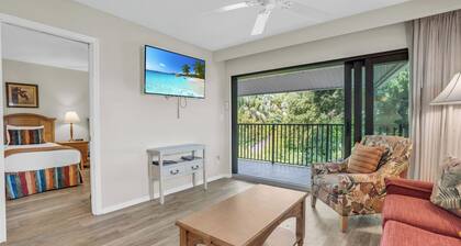 C-224 - End Unit with Private Views & Sleeps 6