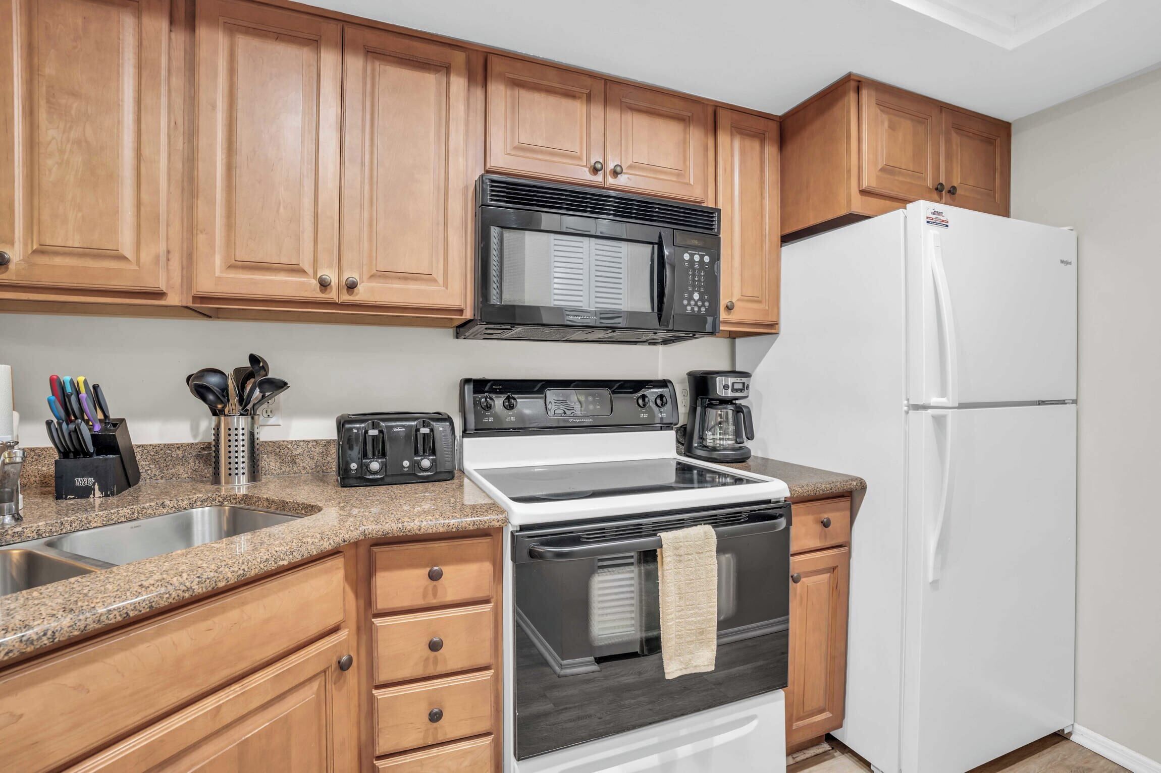 Coffee/tea maker, fridge, microwave, oven