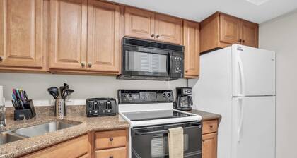 C-224 - End Unit with Private Views & Sleeps 6