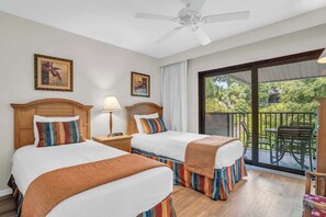 2 habitaciones, escritorio y tabla de planchar con plancha 