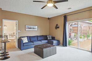 TV, peis og kontorer