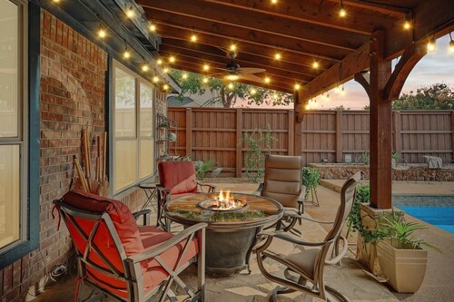 Vista Valley Vacay, 5-BD w Pool & Cinema