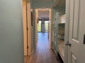 1 bedroom, desk, internet, wheelchair access