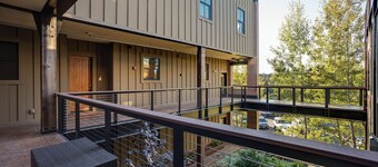 OL405 | Downtown | Walk to Restaurants & Shops | By River | Free City Bus | A/C