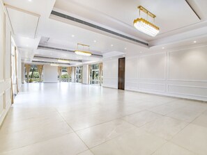 Banquet hall - Silver Oak Tropical Resort By Bay Hotels (Uran)