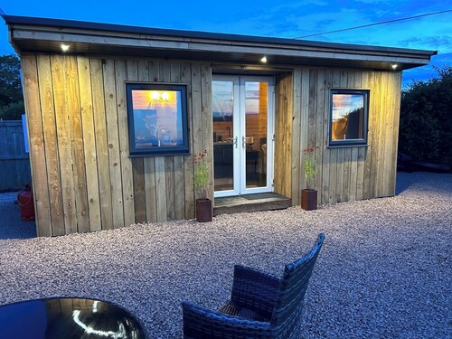 Glamping Pod in secluded location with Highland Cows at the fence