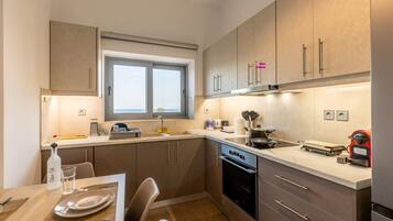 Fridge, oven, coffee/tea maker, toaster