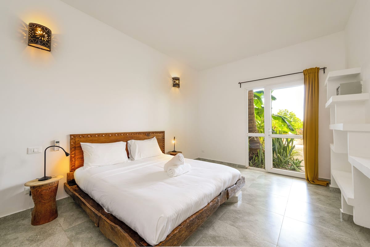 3 bedrooms, in-room safe, individually decorated, individually furnished