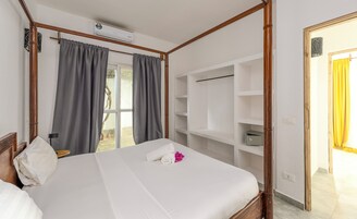 Apartamento estándar, 2 habitaciones, patio, vistas al mar | Caja fuerte, decoración individual, mobiliario individual y wifi gratis