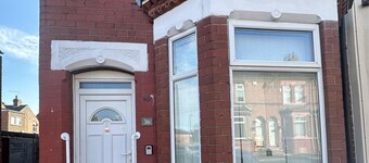 4 Bed House - Sleeps 10 - Garden - Parking - Wifi