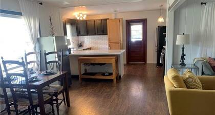 Charming 3/2 house near Downtown Inverness & Rails to Trails walking/ bike path.