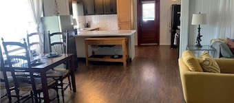 Charming 3/2 house near Downtown Inverness & Rails to Trails walking/ bike path.