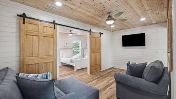 7 bedrooms, free WiFi, bed sheets