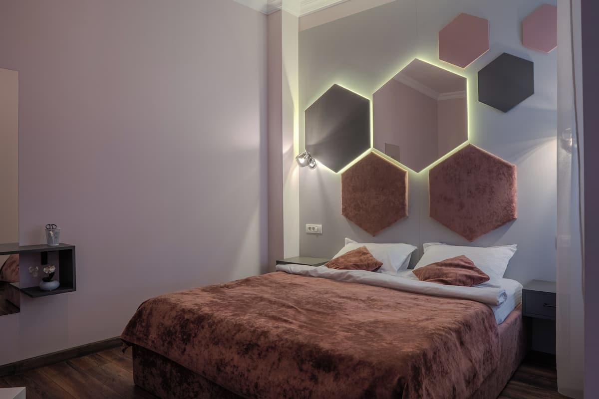 Deluxe Studio Suite, City View