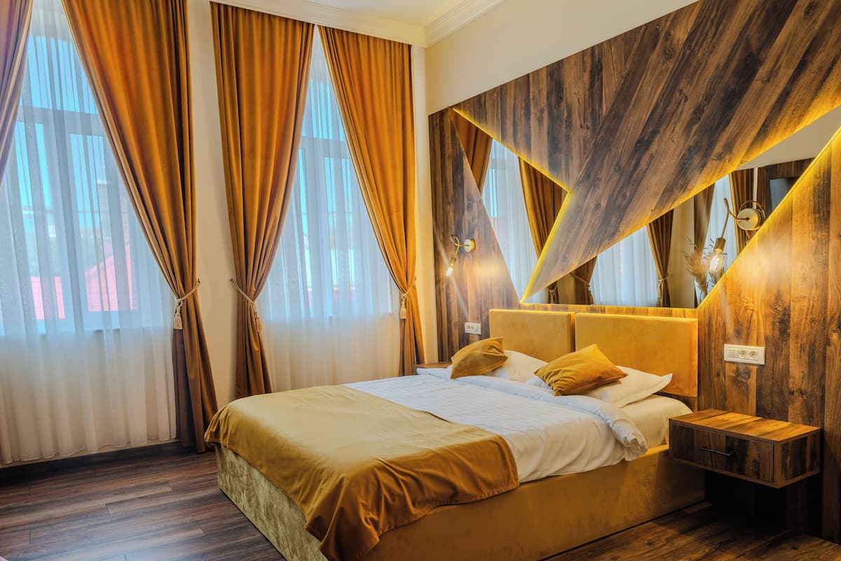 Deluxe Studio Suite, City View