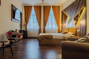 Deluxe Studio Suite, City View | Desk, iron/ironing board, free WiFi - Bizi House Accommodation (Drobeta-Turnu Severin)