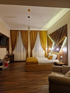 Deluxe Studio Suite, City View