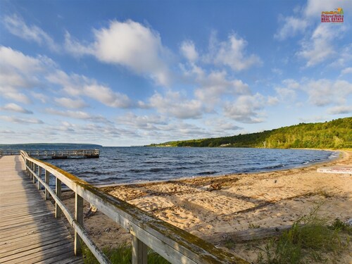 Anna's Place-Lake Superior Across the Highway, Downtown