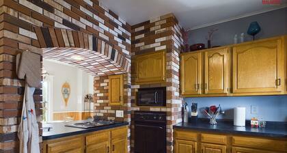 Anna's Place-Lake Superior Across the Highway, Downtown