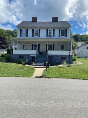 Exterior - Cheerful 2-Bedroom near to All Things Pittsburgh (Morgan)