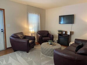 Living area - Cheerful 2-Bedroom near to All Things Pittsburgh (Morgan)