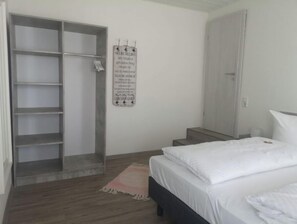1 bedroom, WiFi, bed sheets