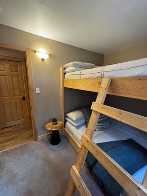 4 bedrooms, WiFi, bed sheets