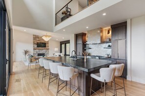 Dining - Cedar Mountain - Mountain Views, Hot Tub & Fire Pit (Brevard)