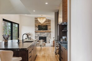 Fridge, microwave, oven, stovetop - Cedar Mountain - Mountain Views, Hot Tub & Fire Pit (Brevard)