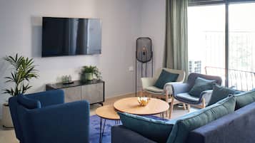 Apartamento de diseño, balcón, vistas a la ciudad | Zona de estar