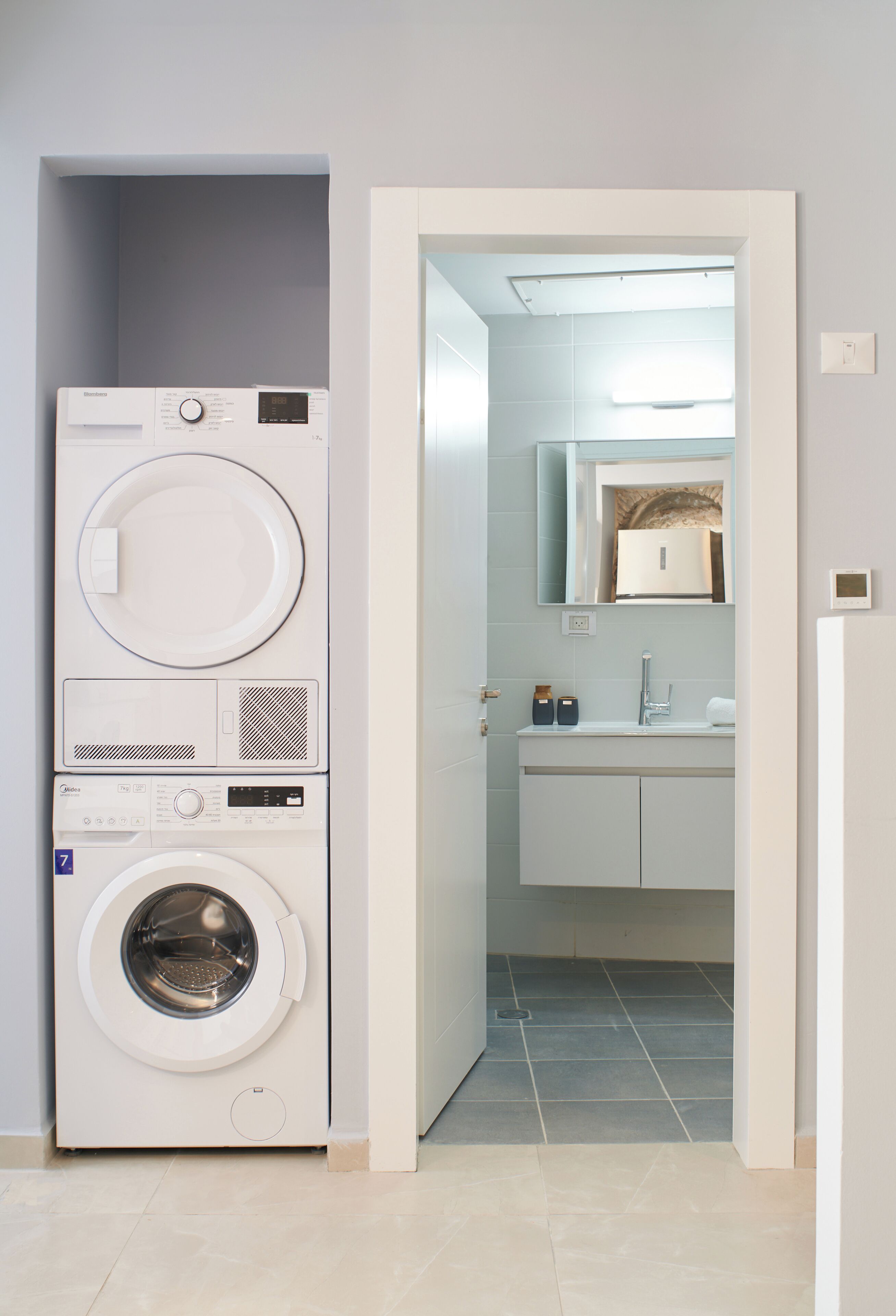 時尚公寓 | 浴室 | 淋浴/浴缸二合一、吹風機、毛巾、肥皂